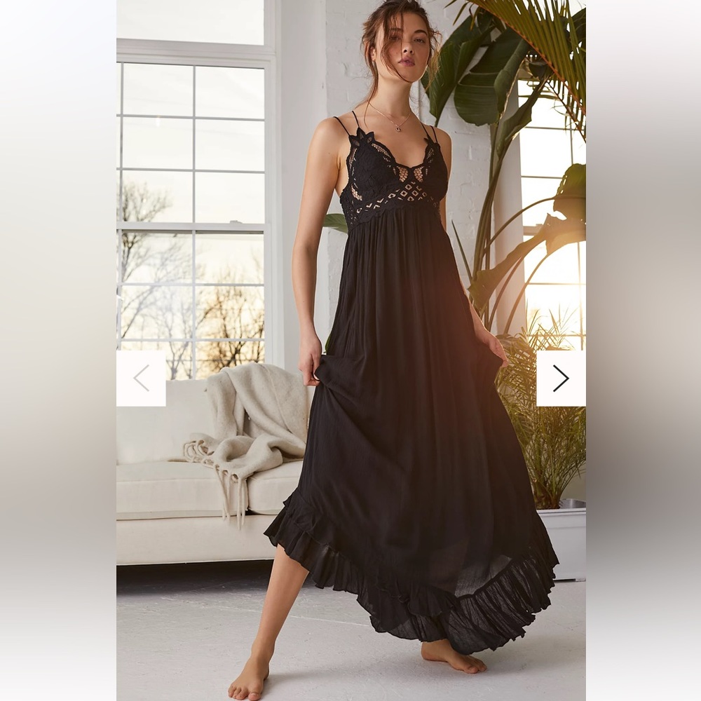 FREE PEOPLE ONE BLACK ADELLA MAXI SLIP DRESS SIZE SMALL ✨